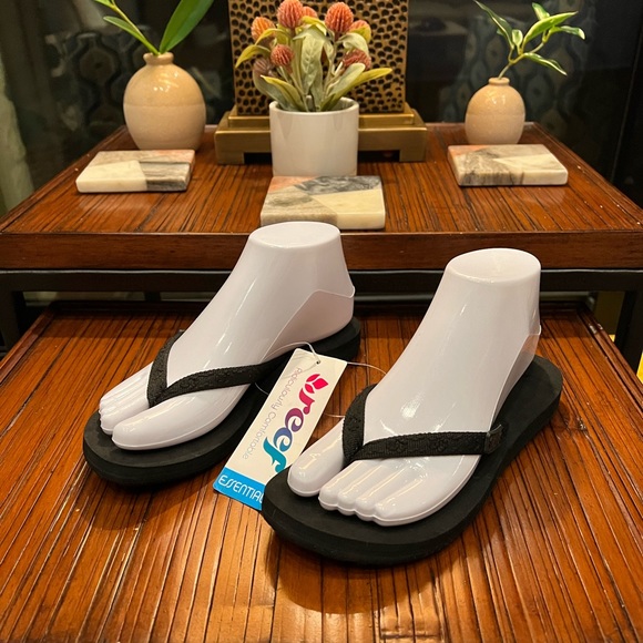 Women's REEF Ginger (2016 STYLE) Flip Flop Sandal Black/Black 1660 New. - Picture 1 of 8